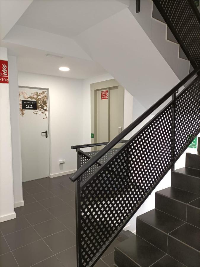 Hostal Las Encinas Villaviciosa de Odón المظهر الخارجي الصورة