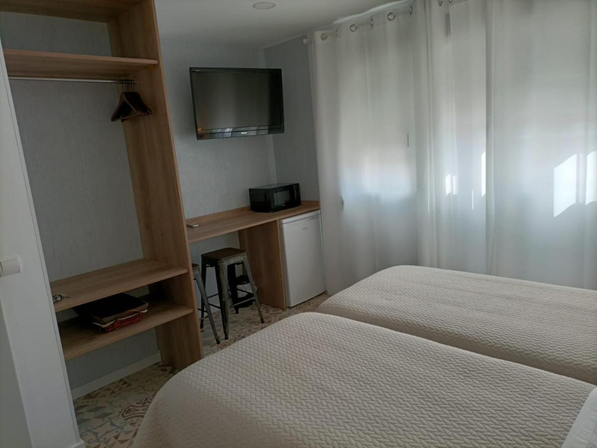 Hostal Las Encinas Villaviciosa de Odón المظهر الخارجي الصورة