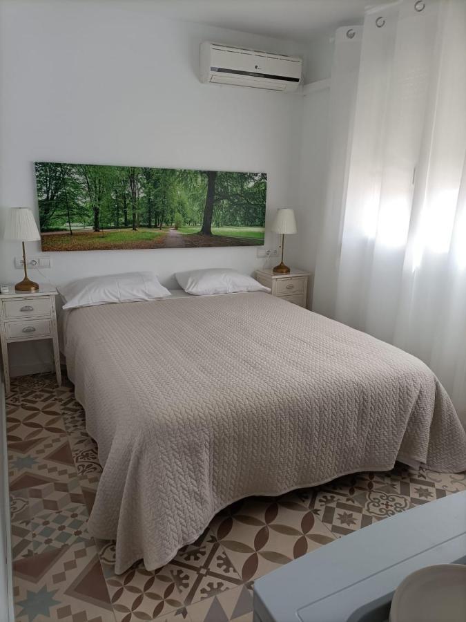 Hostal Las Encinas Villaviciosa de Odón المظهر الخارجي الصورة