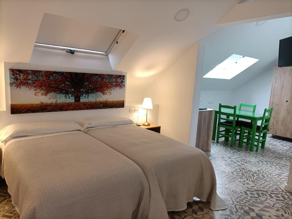 Hostal Las Encinas Villaviciosa de Odón المظهر الخارجي الصورة