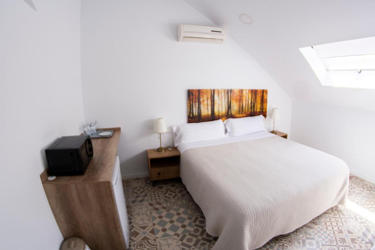Hostal Las Encinas Villaviciosa de Odón المظهر الخارجي الصورة