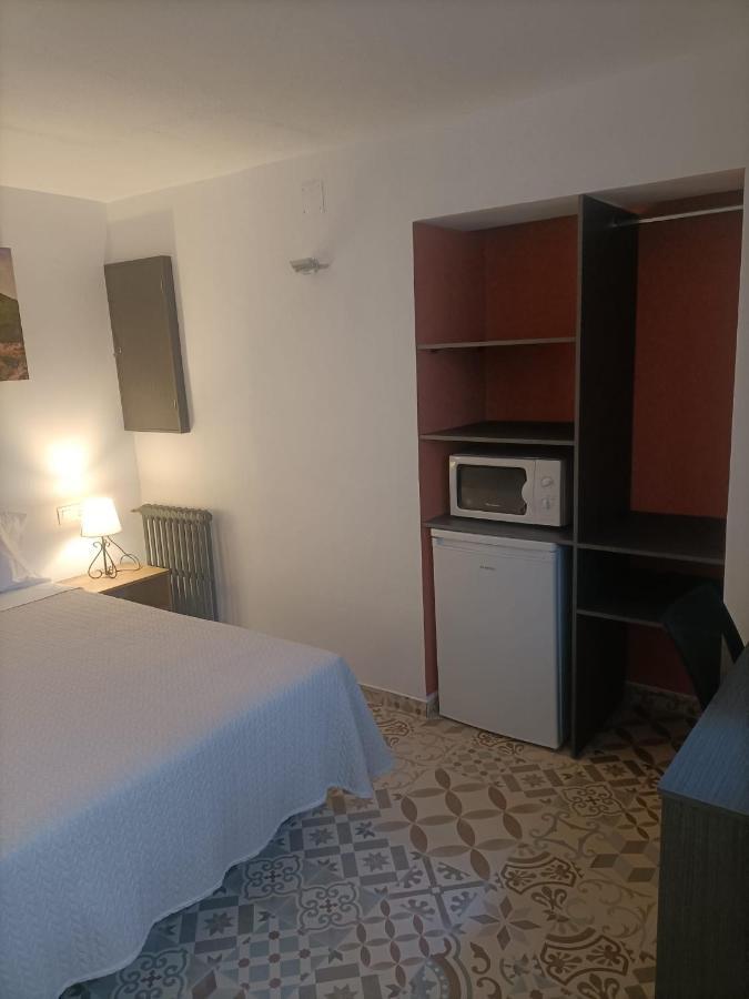 Hostal Las Encinas Villaviciosa de Odón المظهر الخارجي الصورة